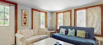 Dog-friendly forest cottage with firepit & great deck, walk to bay beaches