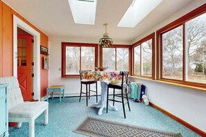 Dining - Dog-friendly home with large yard - walk to Great Pond & Kingsbury Beach (Eastham)