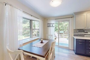 Dining - Centrally located home near Nauset Light, Coast Guard Beach & Cape Rail Trail (Eastham)