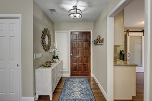 Lobby - Sunset Rentals | 105 Otter | Dog Friendly (Hilton Head Island)