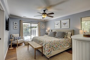 Desk, iron/ironing board, Internet, bed sheets - Sunset Rentals | 105 Otter | Dog Friendly (Hilton Head Island)