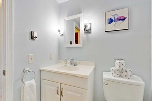 Een douche, een haardroger, handdoeken