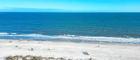 På stranden