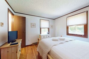 3 habitaciones, escritorio, tabla de planchar con plancha y internet 