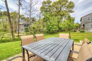 Outdoor dining - New Construction with Patio & Yard - Downtown & Beaches (Oak Bluffs)