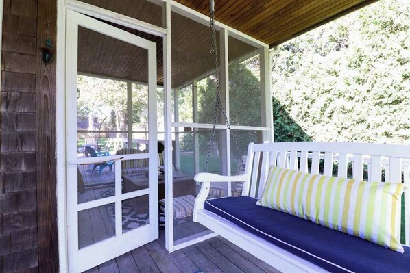 Terrace/patio - Newly remodeled home w/ new furniture, large yard & great porches (Oak Bluffs)