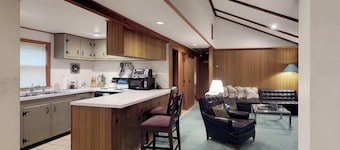 Tranquil Home with Private Deck - Walk to Beaches and Downtown Oak Bluffs