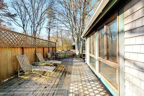 Terrace/patio - Tranquil Home with Private Deck - Walk to Beaches and Downtown Oak Bluffs (Oak Bluffs)