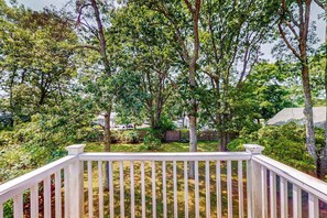 Property grounds - Spacious home near the beach with deck, W/D, AC, & central location (Falmouth)