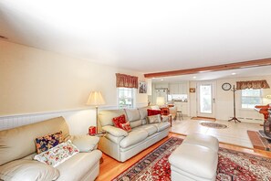 TV, offices - Spacious home near the beach with deck, W/D, AC, & central location (Falmouth)