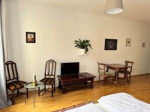 WiFi, bed sheets - Charming Apartment in Krems Old Town (Krems an der Donau)