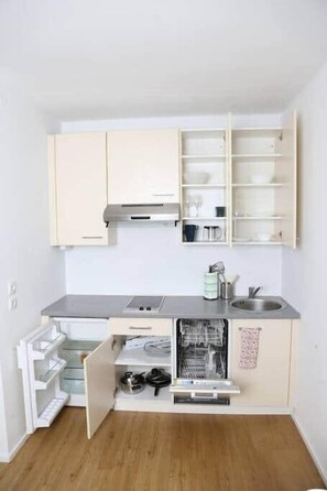 Kühlschrank, Ofen, Herdplatte, Geschirrspüler