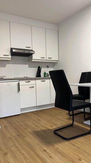 Kühlschrank, Ofen, Herdplatte, Geschirrspüler