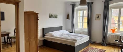WiFi, bed sheets