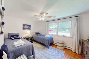 WiFi, bed sheets - Private house near Long Pond and trails with kayaks, bikes, W/D, and AC (Harwich)