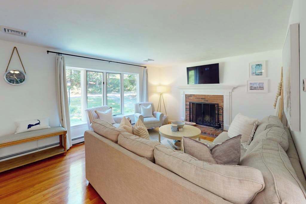 TV, fireplace, offices