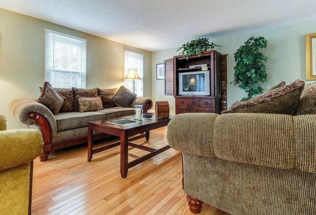TV, DVD player, stereo, offices