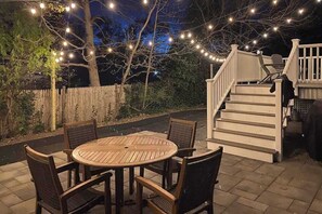 Outdoor dining - Peaceful perch near area's beaches with firepit, grill, streaming - dog-friendly (Harwich)