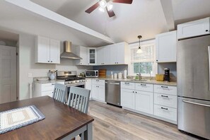 Fridge, microwave, oven, stovetop - Peaceful perch near area's beaches with firepit, grill, streaming - dog-friendly (Harwich)