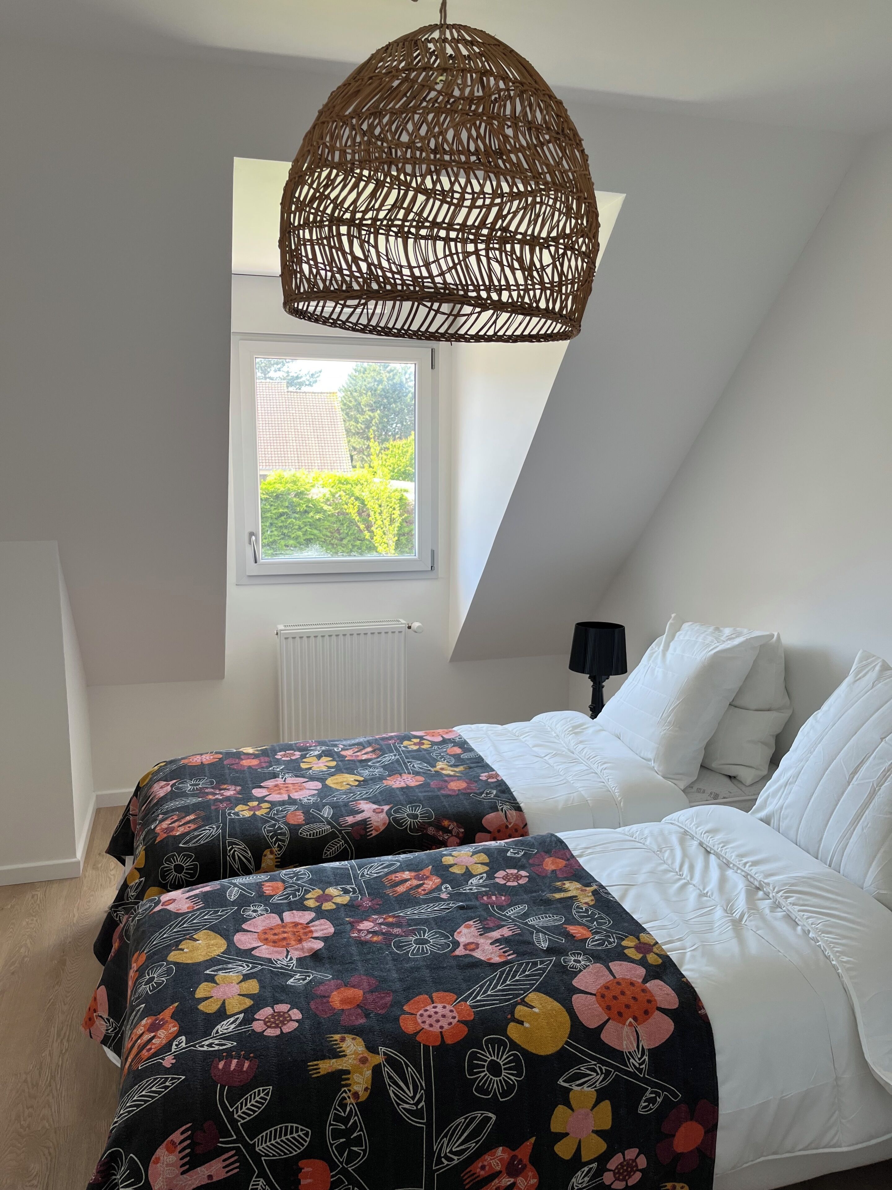 3 bedrooms, internet, bed sheets