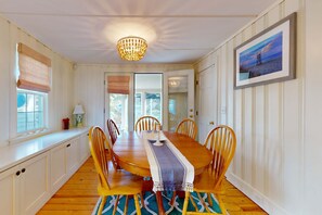 Dining - Quaint coastal home with fast WiFi, W/D, skylights, and outdoor grilling (Harwich Port)