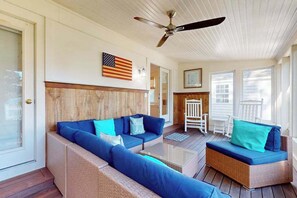 TV, offices - Quaint coastal home with fast WiFi, W/D, skylights, and outdoor grilling (Harwich Port)