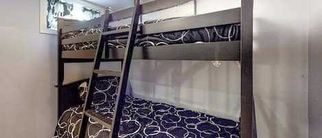 Desk, WiFi, bed sheets