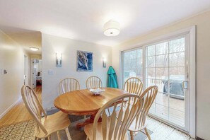 Dining - Charming ranch home with fast WiFi, central air conditioning, & a washer/dryer (Harwich)