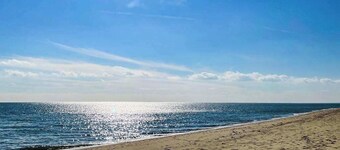 New Seabury home, spacious deck, outdoor shower, near Golf club