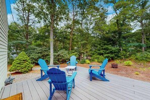 Terrace/patio - New Seabury home, spacious deck, outdoor shower, near Golf club (Mashpee)