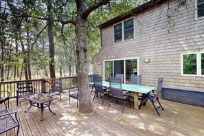 Outdoor dining - Serene wooded hideaway with spacious deck & Rail Trail access - near beach (Wellfleet)