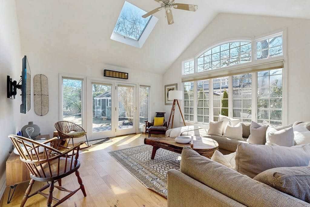 TV, fireplace, offices