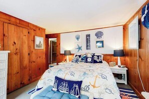 Iron/ironing board, WiFi, bed sheets - Secluded ranch home with a full outdoor shower & private community beach (Brewster)