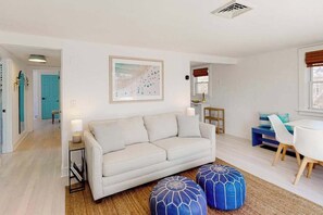 TV, DVD player, offices - Lakefront home with beautiful views, water access, paddleboards & firepit (Bourne)