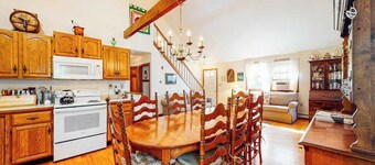 Delightful, dog-friendly home with private deck, grill, outdoor dining & WiFi