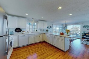 Fridge, microwave, oven, stovetop - Private water access & stunning views (Barnstable)