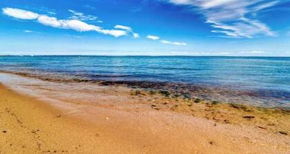 Classic Cape home with full kitchen, W/D, firepit & gas grill - walk to beach