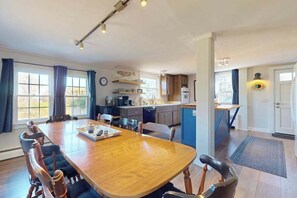 Dining - Classic Cape Cod beauty with patio, grill, & office - minutes to beach (Brewster)
