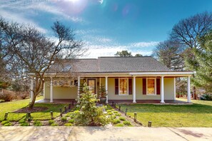 Exterior - Wonderful waterfront getaway with furnished deck, pond access, kayaks & WiFi (Cotuit)