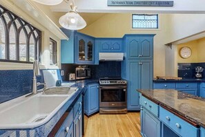 Fridge, microwave, oven, stovetop - Wonderful waterfront getaway with furnished deck, pond access, kayaks & WiFi (Cotuit)