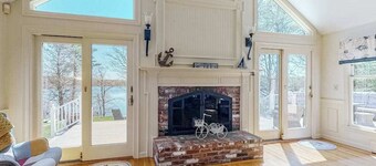 Wonderful waterfront getaway with furnished deck, pond access, kayaks & WiFi