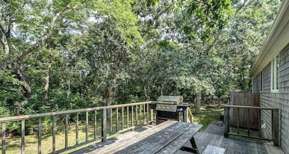 Cozy, Quiet, Secluded - within Short Walk of the Beach