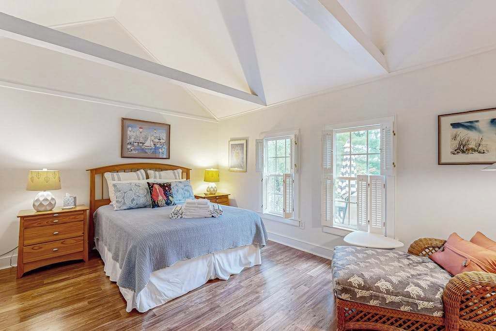 Iron/ironing board, travel crib, WiFi, bed sheets