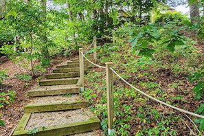 Property grounds - Cozy home on lake including local beach pass , hot tub, patio, W/D, & AC (Centerville)