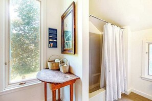 Interior - Private Hillside Home, Fully Equipped Kitchen, Dog-Friendly, A/C, W/D (Chilmark)