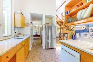 Fridge, microwave, oven, stovetop - Private Hillside Home, Fully Equipped Kitchen, Dog-Friendly, A/C, W/D (Chilmark)