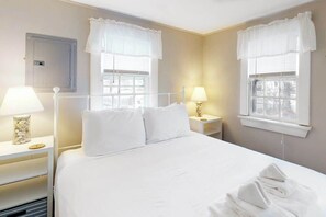 WiFi, bed sheets - Classic Cape Cod home with Patio and Firepit - Walk to the Beach (Dennis Port)