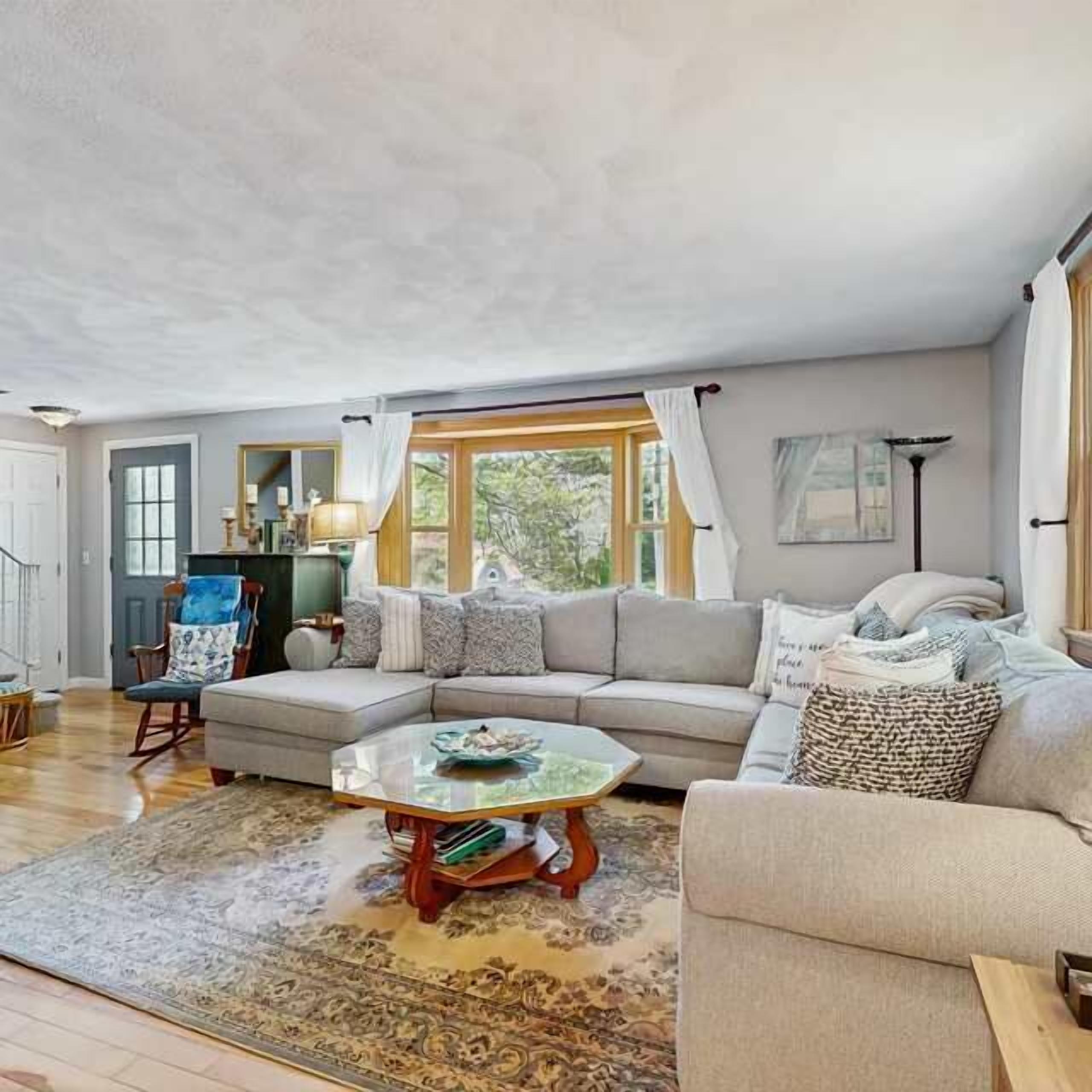 Dog-friendly Bournes Pond Home Minutes To Downtown Falmouth With Grill - Cape Cod Winery