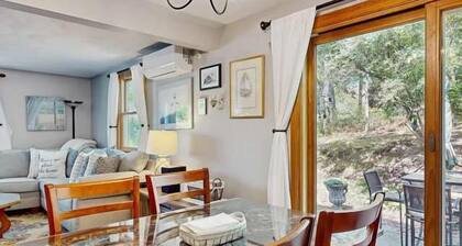 Dog-friendly Bournes Pond home minutes to downtown Falmouth with grill