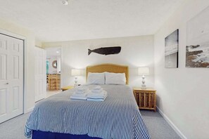 Tabla de planchar con plancha, wifi y ropa de cama 